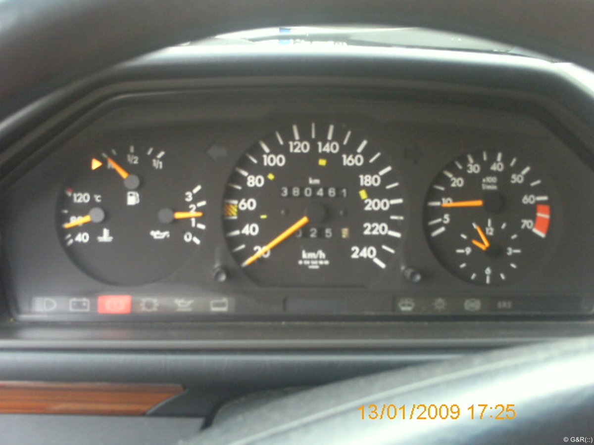 MB-W124T-E200_03.JPG
